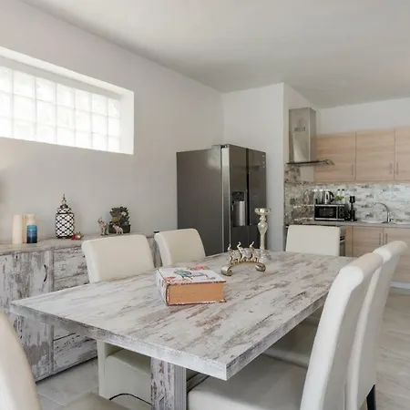 Anna-maria * Akrotiri (Zakynthos)